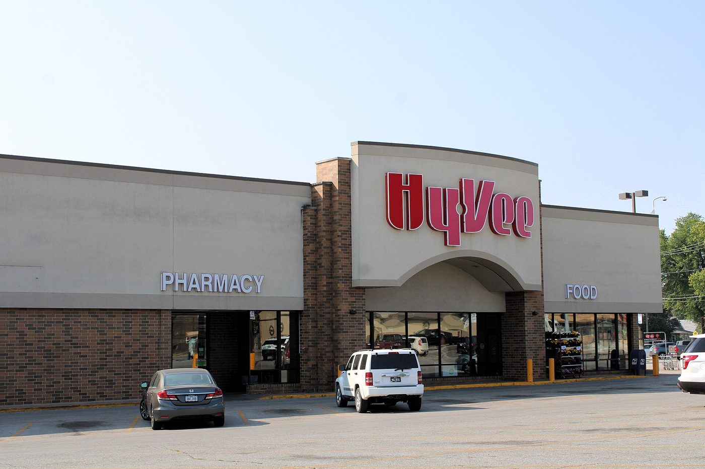 A Hy-Vee supermarket storefront