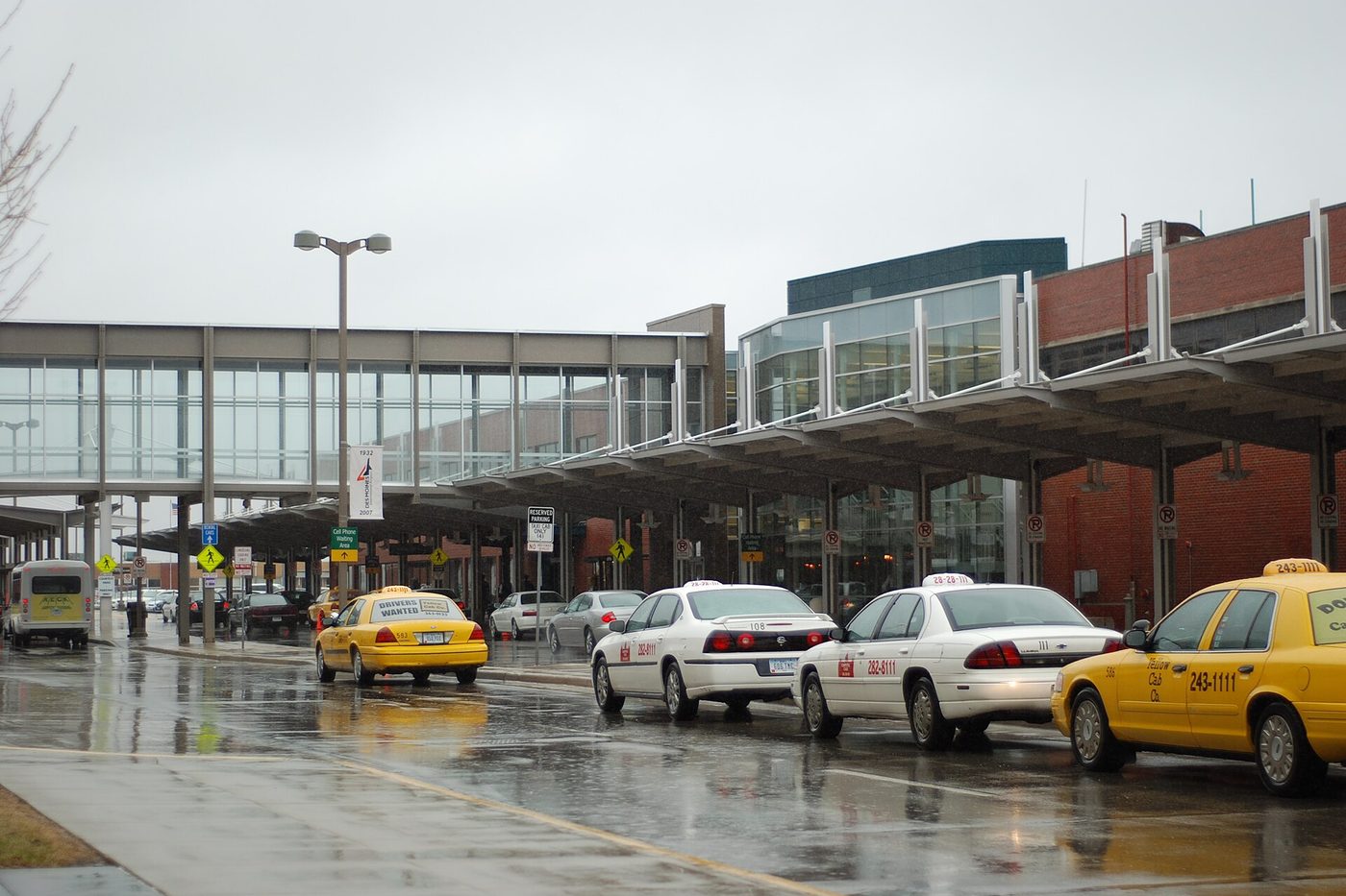 The terminal at Des Moines International Airport